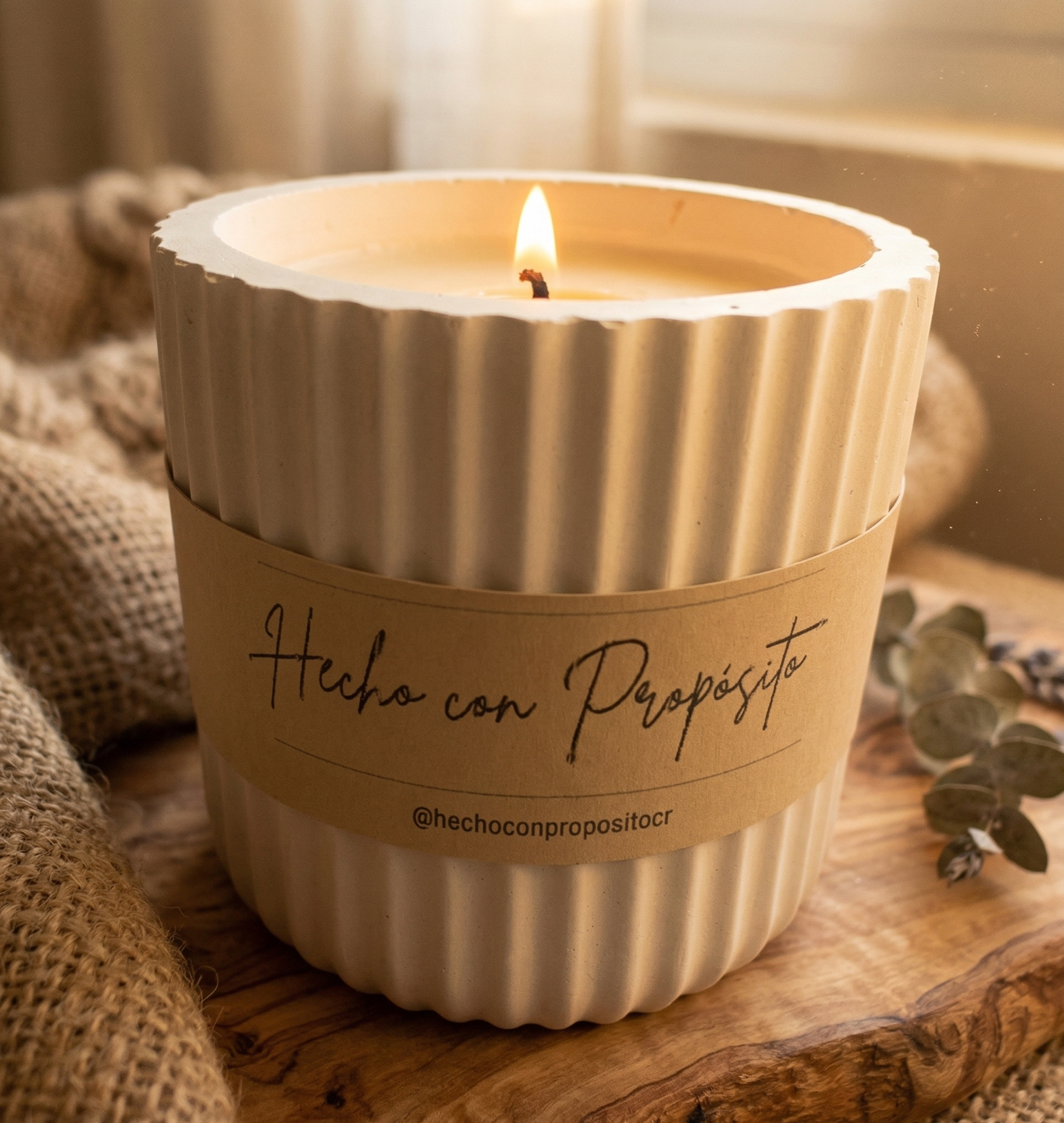 Envase estriado blanco multiuso